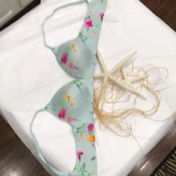 BEAUTIFUL LIGHT BLU W HOT PINK dalias & yellow tiny impatients on this 36A bra💕 - Picture 7 of 8